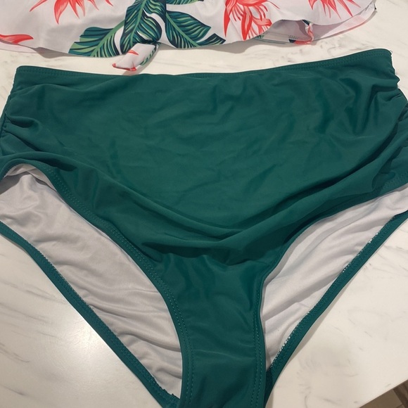 NWOT BIKINI SIZE XL bottom and size L top - Picture 2 of 6
